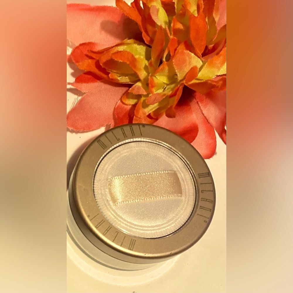 🎊 Milani Loose Face Powder 0.225OZ / 6.40g